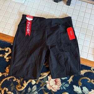 Maze Colkection Black Scuba Shorts-‎ NWT